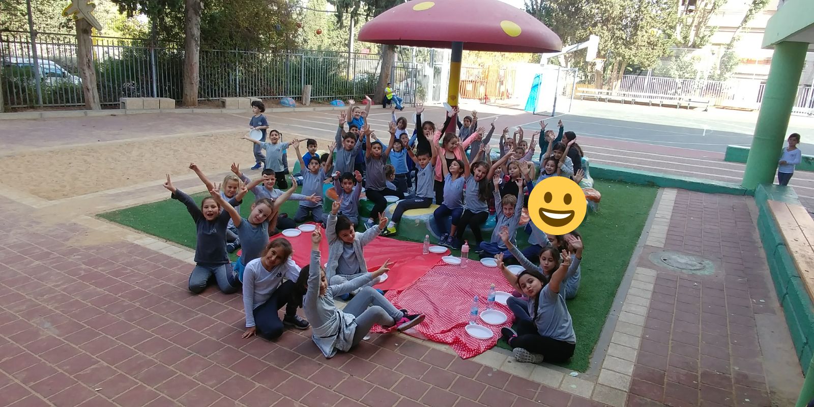 ילדים תלמידים בית ספר חצר צילום רשת קהילה ופנאי