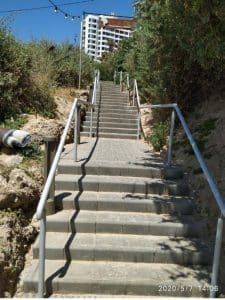מדרגות טיילת חוף צילום אגף חופים – עיריית בת-ים