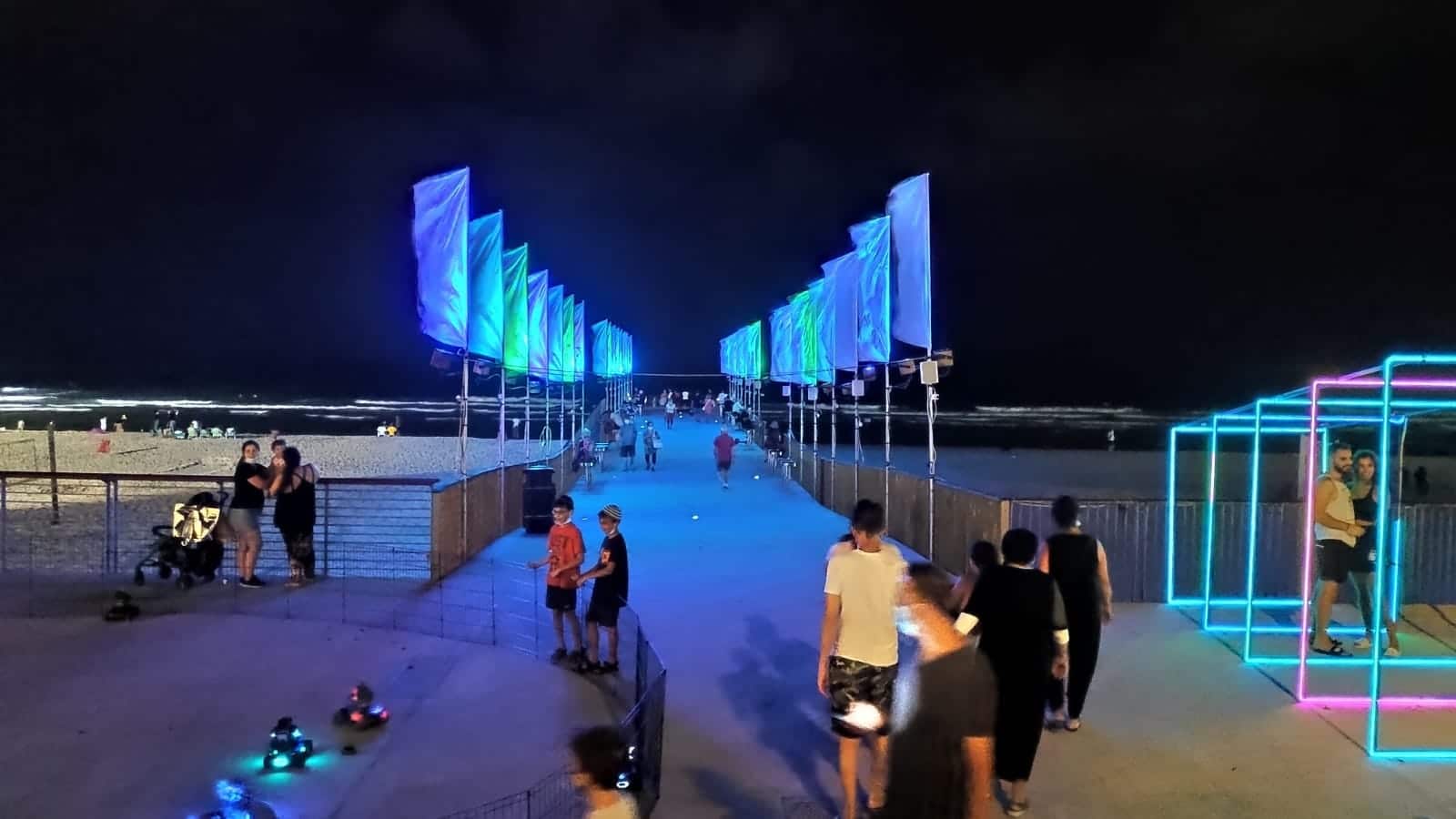 טיילת חוף ים מיצגים תאורה צילום דוברות עיריית בת ים