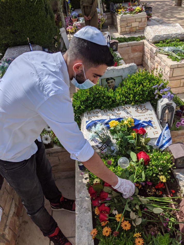 חייל קבר יום הזכרון צילום דוברות עיריית ראשון לציון