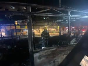 אוטובוס שרוף צילום דוברות כבאות והצלה