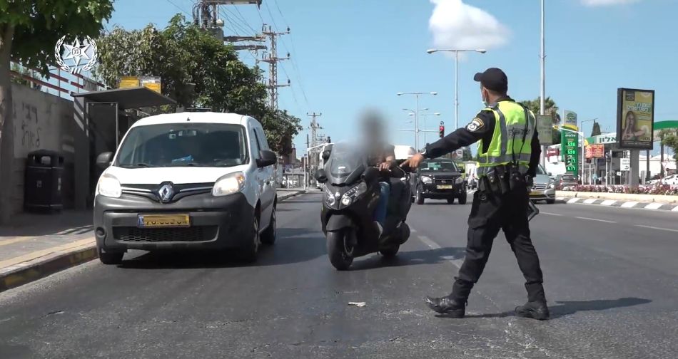 שוטר אכיפה קטנוע אופנוע צילום דוברות משטרת ישראל