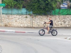 אופניים ילד צילום אור ירוק