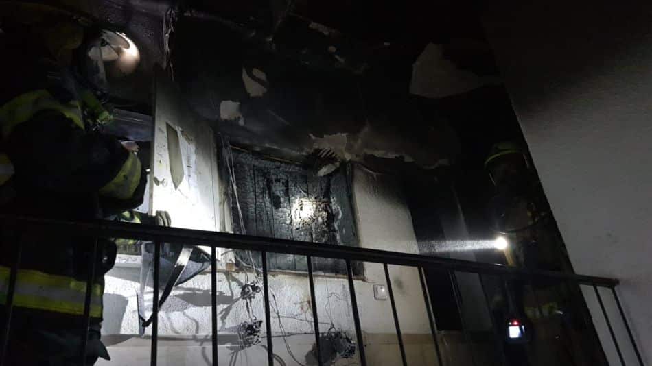 שריפה כבאי בניין צילום דוברות כבאות והצלה מחוז דן, תחנה אזורית חולון
