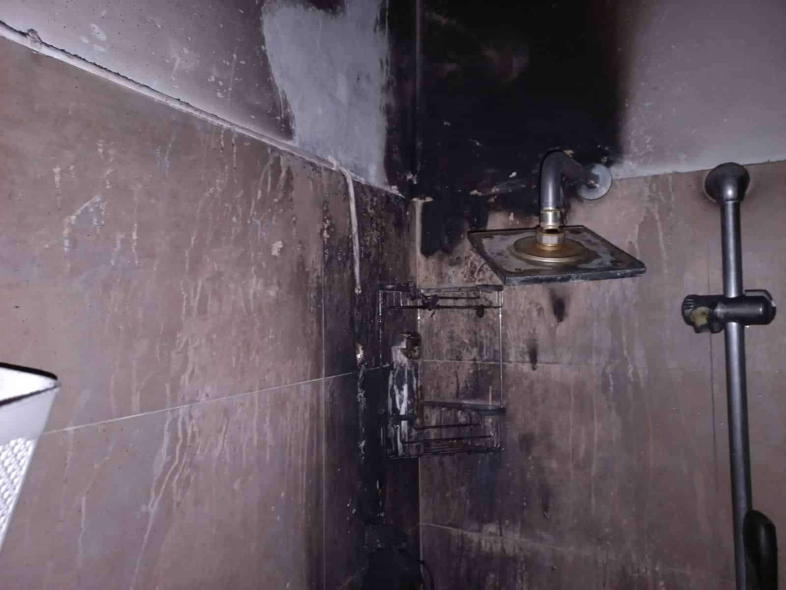 שריפה מקלחת צילום דוברות כבאות והצלה תחנה איזורית חולון