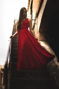 שמלה אדומה