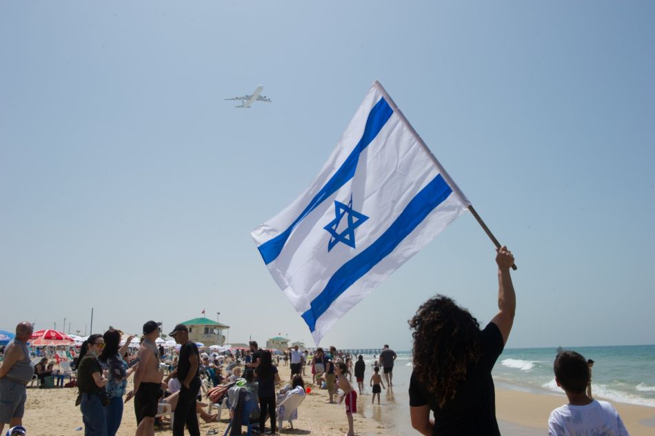 דגל ישראל חוף ים צילום דוברות ראשון לציון