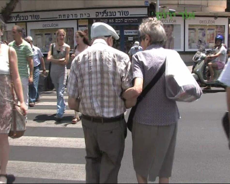 זקנים קשישים אזרחים ותיקים צילום עמותת אור ירוק