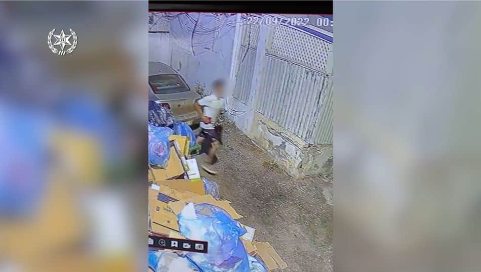 חשוד באונס צילום ממצלמות האבטחה דוברות משטרת ישראל
