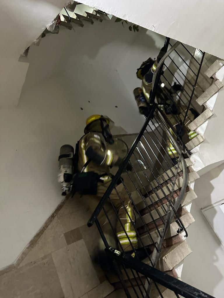 כבאים שריפה חדר מדרגות כבאות והצלה צילום דוברות והסברה תחנה איזורית חולון