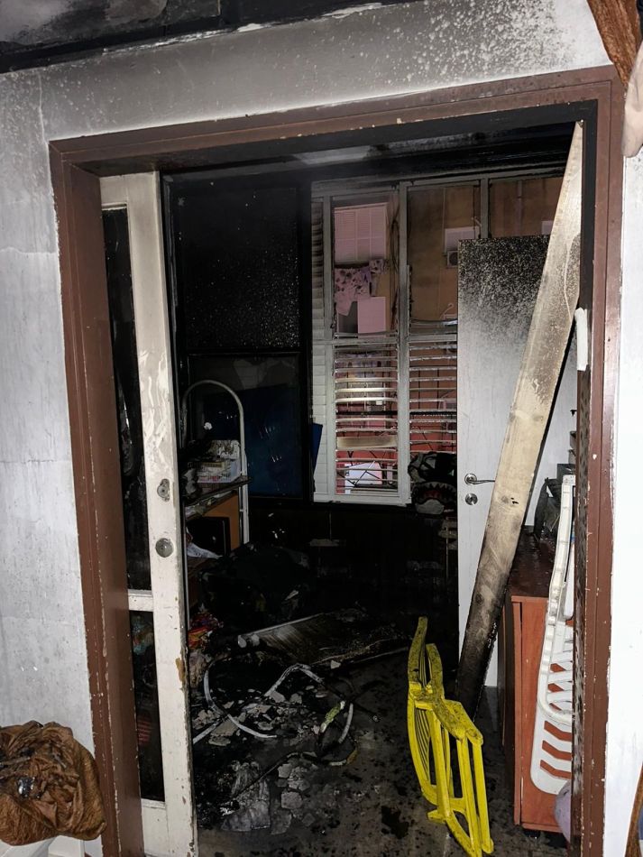 שריפה בדירה כבאות והצלה צילום דוברות והסברה תחנה איזורית חולון