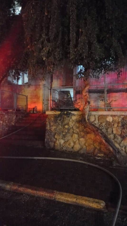 שריפה בניין צילום דוברות והסברה תחנה איזורית חולון