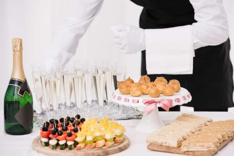 variety-snacks-served-with-drinks