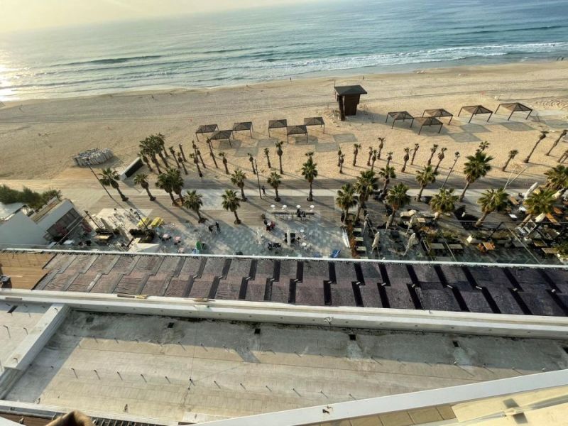 מרפסת מלון חוף טיילת צילום דוברות עיריית בת ים