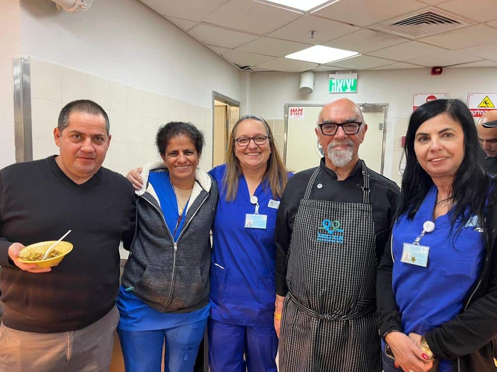 ישראל אהרוני עובדי המטבח צילום המרכז לבריאות הנפש אברבנאל