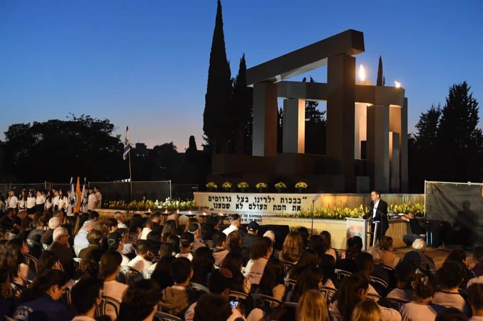 אנדרטה יום הזיכרון לשואה ולגבורה רז קינסטליך צילום דוברות ראשון לציון