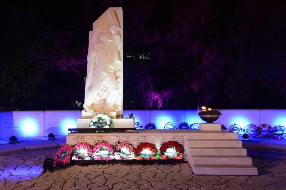 האנדרטה לזכר חללי מערכות ישראל בני חולון, צילום-אלי נאמן