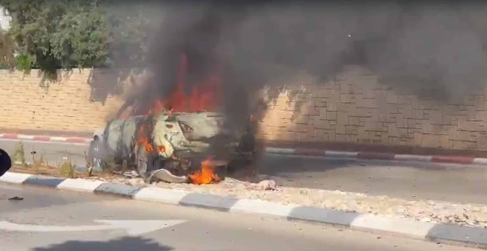 רכב עולה באש שרוף צילום תיעוד מבצעי מדא