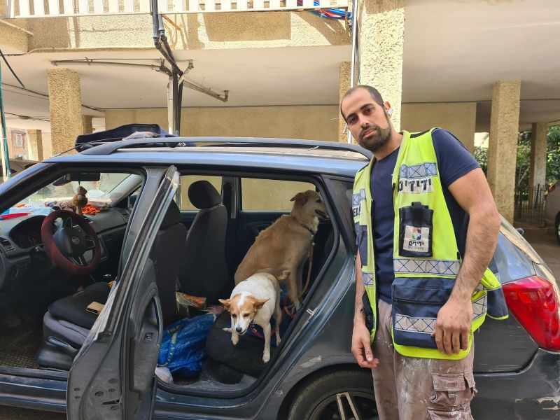 חילוץ כלב מרכב צילום ידידים סיוע בדרכים