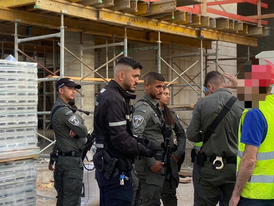 מגב שוטרים אתר בניה צילום דוברות משטרת ישראל