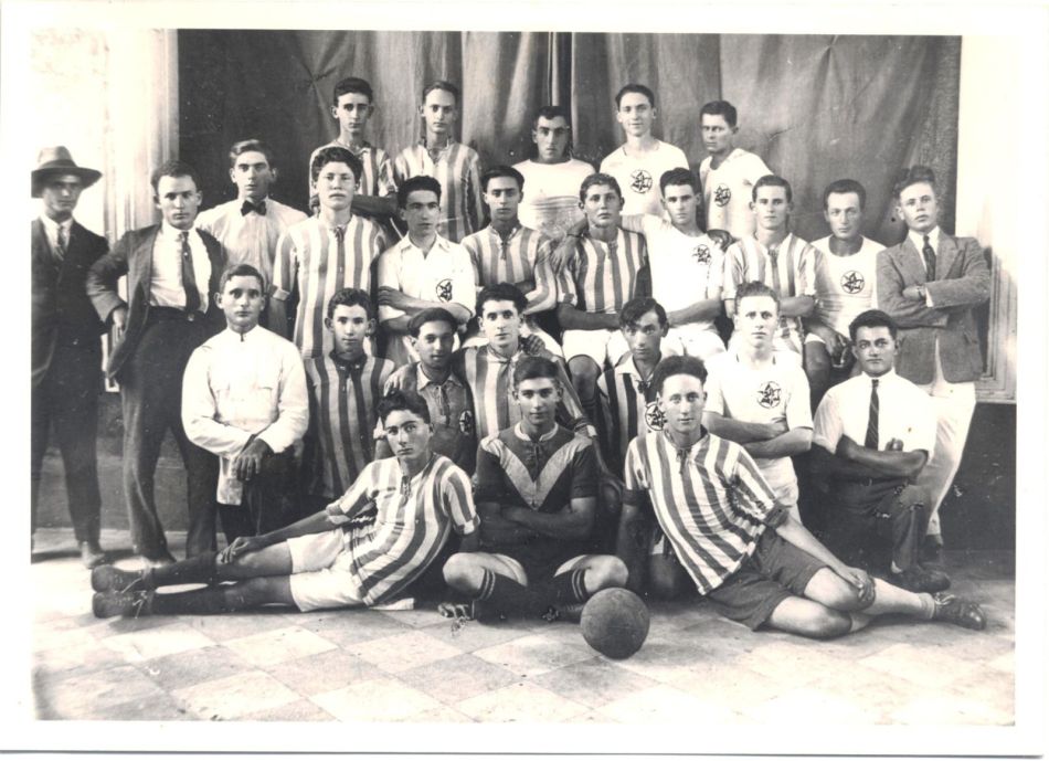 קבוצת הכדורגל מכבי היעלים נורדיה ראשון לציון על שם מקס נורדאו, 1923. צילום באדיבות עדי סגל