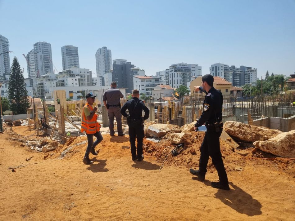 שוטר אתר בניה צילום דוברות משטרת ישראל