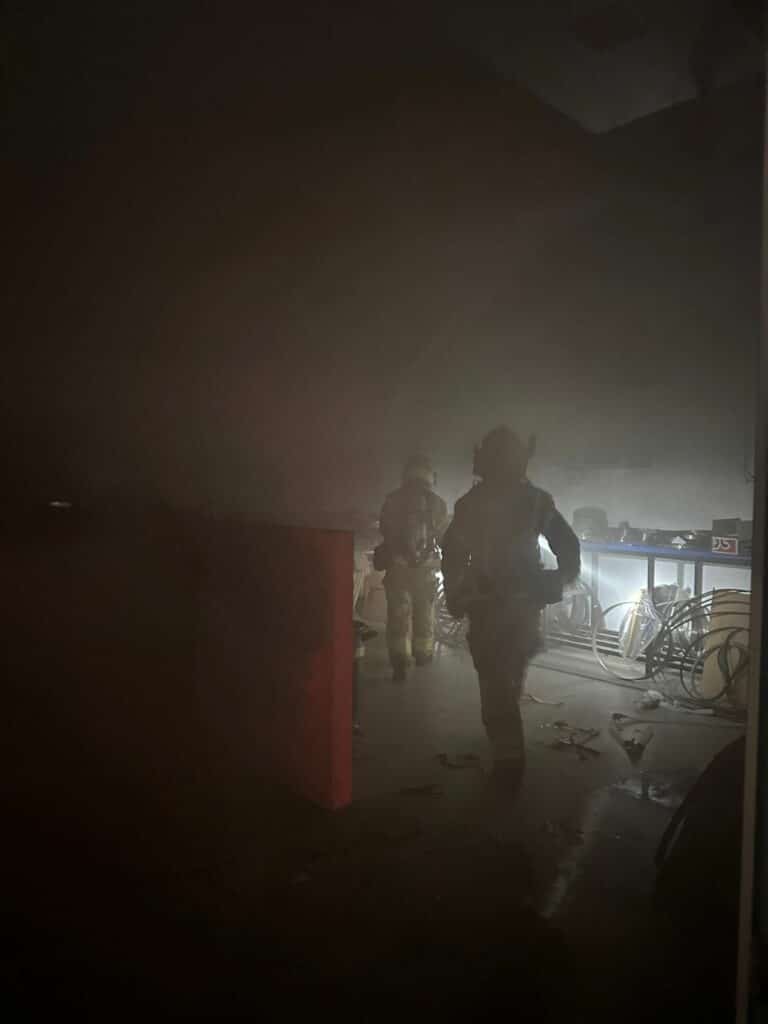 שריפה כבאי צילום דוברות והסברה תחנה איזורית חולון