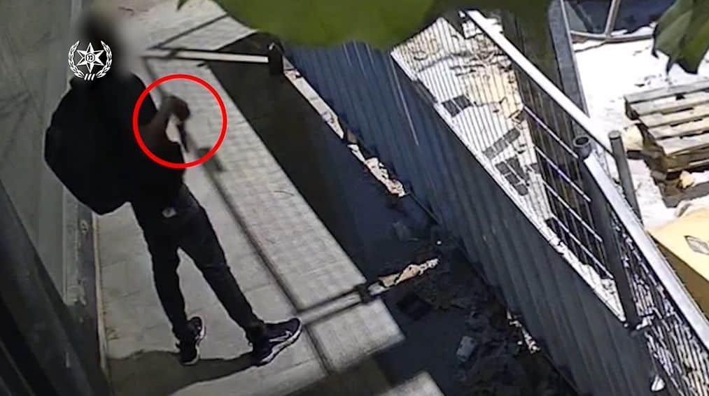 חשוד סכין צילום דוברות משטרת ישראל