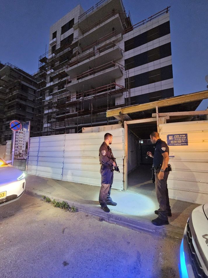 שוטרי מגב סריקה אתר בניה צילום דוברות עיריית חולון