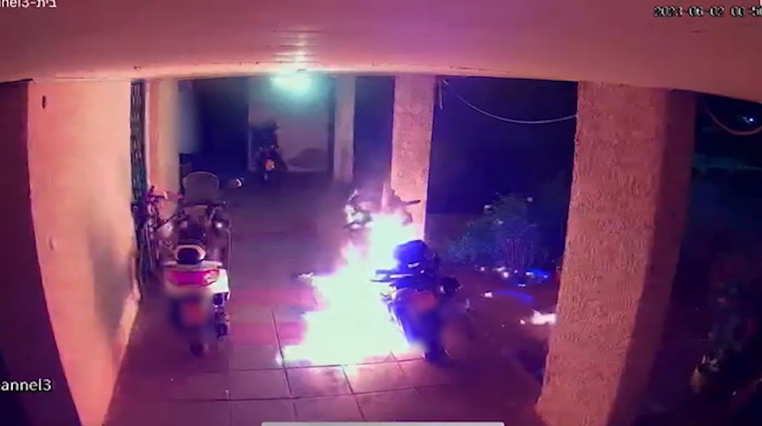 אופנוע הצתה שרוף צילום דוברות משטרת ישראל