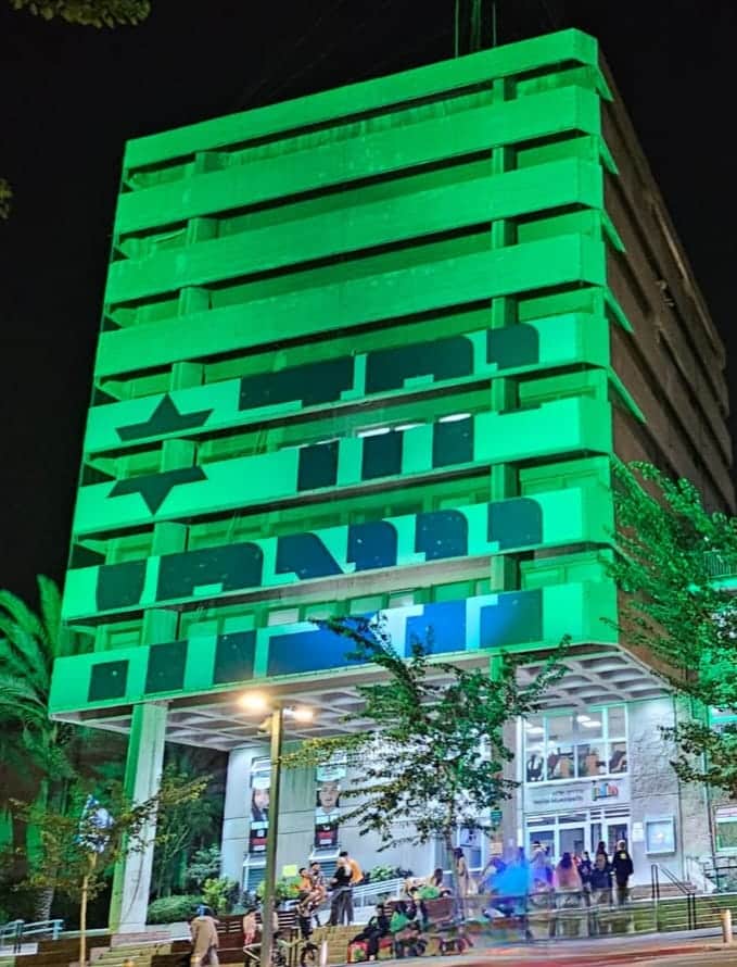 בניין עיריית חולון ירוק צילום דוברות עיריית חולון
