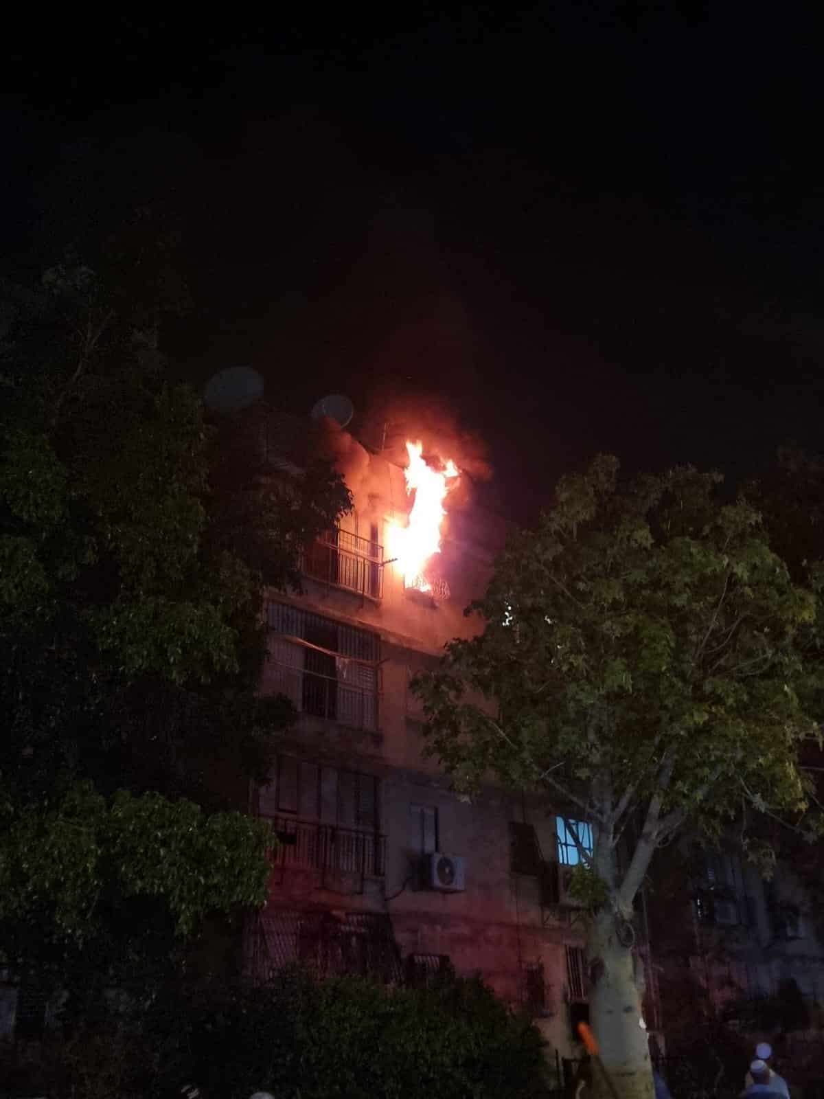 שריפה בדירה כבאים בניין צילום דוברות כבאות והצלה ראשון לציון (4)