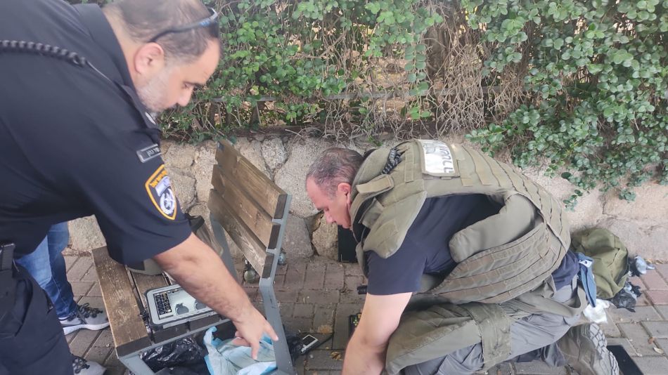 אמלח מטען חבלה רימון צילום דוברות משטרת ישראל