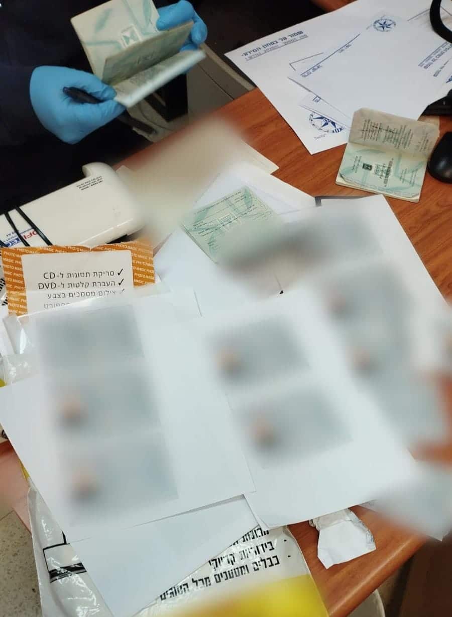 דרכון מסמכים צילום דוברות משטרת ישראל
